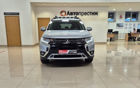 Mitsubishi Outlander III рестайлинг 3, 2021 год, 3 140 000 рублей, 3 фотография