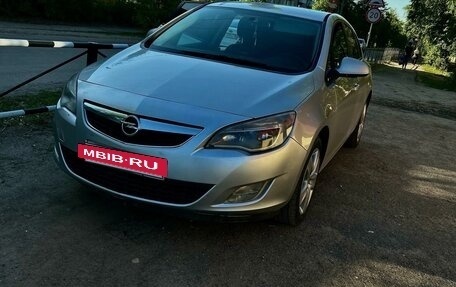 Opel Astra J, 2011 год, 730 000 рублей, 2 фотография