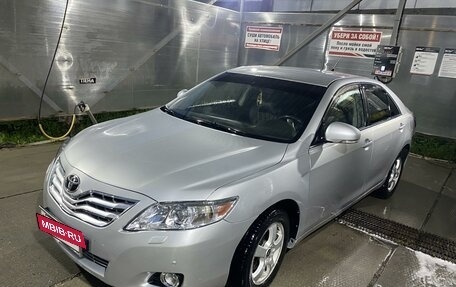 Toyota Camry, 2011 год, 1 300 000 рублей, 2 фотография