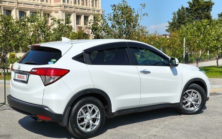 Honda Vezel, 2018 год, 1 997 000 рублей, 3 фотография