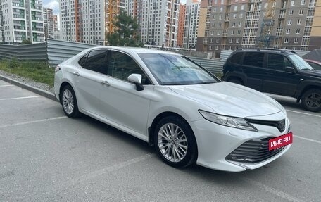 Toyota Camry, 2019 год, 3 450 000 рублей, 2 фотография