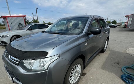 Mitsubishi Outlander III рестайлинг 3, 2013 год, 1 750 000 рублей, 2 фотография