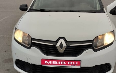 Renault Logan II, 2018 год, 740 000 рублей, 2 фотография