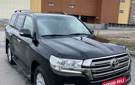 Toyota Land Cruiser 200, 2019 год, 6 500 000 рублей, 2 фотография