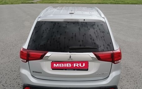 Mitsubishi Outlander III рестайлинг 3, 2015 год, 2 050 000 рублей, 2 фотография