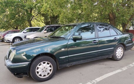 Mercedes-Benz E-Класс, 1996 год, 450 000 рублей, 2 фотография