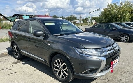 Mitsubishi Outlander III рестайлинг 3, 2016 год, 1 880 000 рублей, 3 фотография