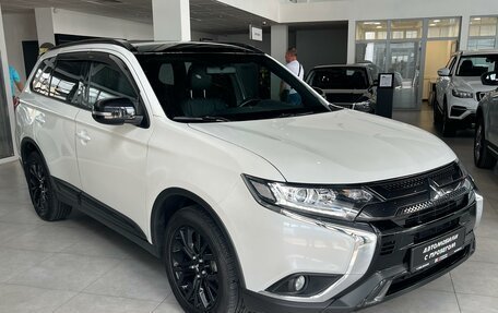 Mitsubishi Outlander III рестайлинг 3, 2021 год, 2 895 000 рублей, 4 фотография