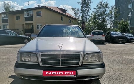 Mercedes-Benz C-Класс, 1995 год, 395 000 рублей, 3 фотография