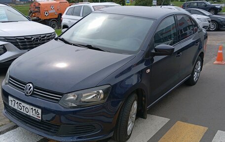 Volkswagen Polo VI (EU Market), 2013 год, 900 000 рублей, 1 фотография