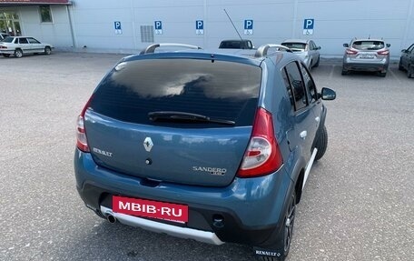 Renault Sandero I, 2013 год, 800 000 рублей, 2 фотография