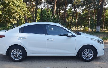 KIA Rio IV, 2017 год, 1 590 000 рублей, 4 фотография