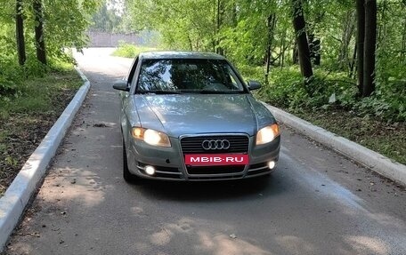 Audi A4, 2004 год, 740 000 рублей, 1 фотография