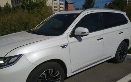 Mitsubishi Outlander III рестайлинг 3, 2018 год, 2 990 000 рублей, 4 фотография