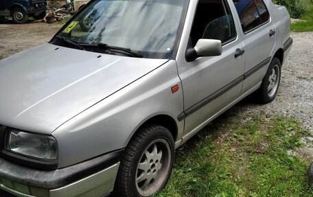 Volkswagen Vento, 1992 год, 197 000 рублей, 2 фотография