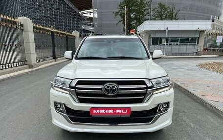 Toyota Land Cruiser 200, 2018 год, 7 800 000 рублей, 8 фотография