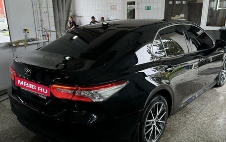 Toyota Camry, 2021 год, 3 200 000 рублей, 6 фотография