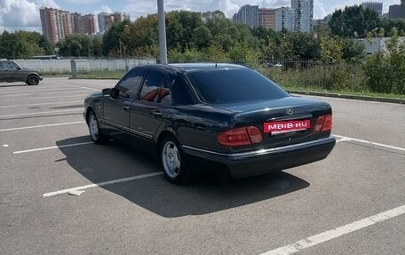 Mercedes-Benz E-Класс, 1998 год, 680 000 рублей, 4 фотография