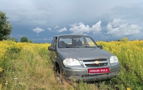 Chevrolet Niva I рестайлинг, 2011 год, 470 000 рублей, 1 фотография