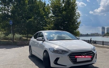 Hyundai Elantra VI рестайлинг, 2016 год, 1 850 000 рублей, 4 фотография