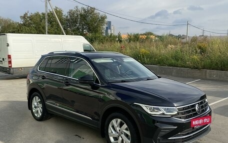 Volkswagen Tiguan II, 2021 год, 3 120 000 рублей, 2 фотография