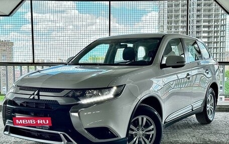 Mitsubishi Outlander III рестайлинг 3, 2018 год, 2 278 000 рублей, 4 фотография