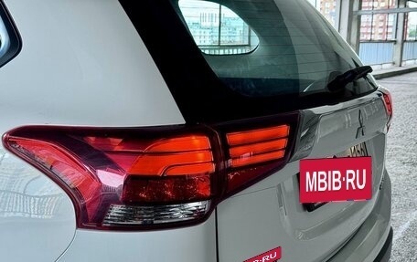 Mitsubishi Outlander III рестайлинг 3, 2018 год, 2 278 000 рублей, 7 фотография