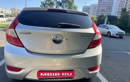 Hyundai Solaris II рестайлинг, 2012 год, 800 000 рублей, 4 фотография