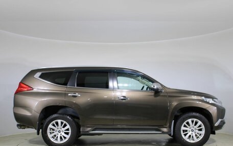 Mitsubishi Pajero Sport III рестайлинг, 2017 год, 2 890 000 рублей, 4 фотография