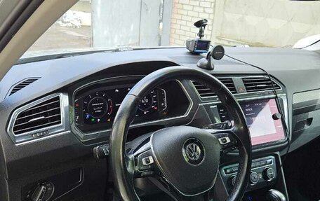 Volkswagen Tiguan II, 2019 год, 2 080 000 рублей, 4 фотография