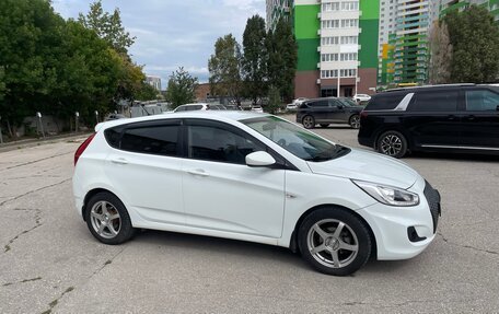 Hyundai Solaris II рестайлинг, 2014 год, 900 000 рублей, 1 фотография