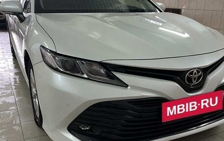 Toyota Camry, 2018 год, 2 650 000 рублей, 2 фотография