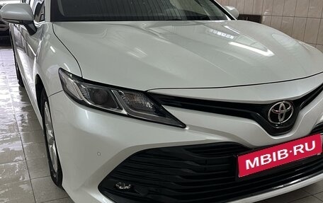 Toyota Camry, 2018 год, 2 650 000 рублей, 3 фотография