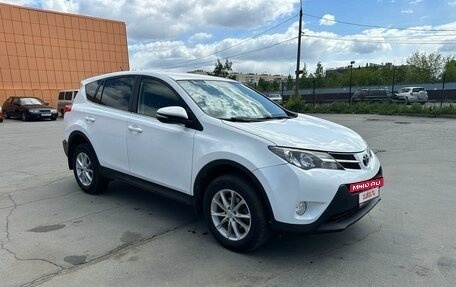 Toyota RAV4, 2015 год, 1 990 000 рублей, 2 фотография