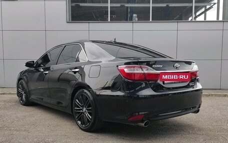 Toyota Camry, 2017 год, 2 600 000 рублей, 4 фотография