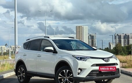 Toyota RAV4, 2018 год, 2 690 000 рублей, 6 фотография