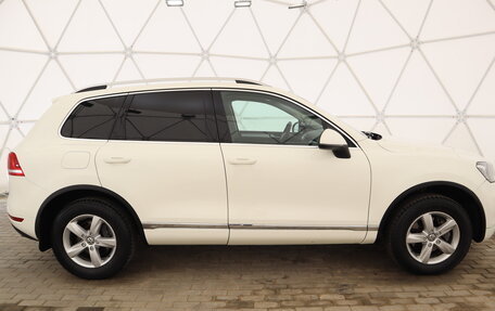 Volkswagen Touareg III, 2011 год, 2 100 000 рублей, 2 фотография