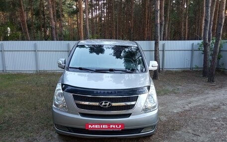 Hyundai Grand Starex Grand Starex I рестайлинг 2, 2011 год, 1 650 000 рублей, 2 фотография