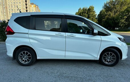 Honda Freed II, 2017 год, 1 840 000 рублей, 3 фотография