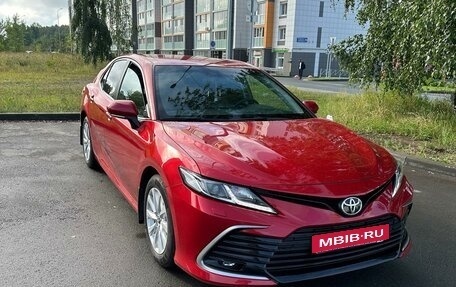 Toyota Camry, 2021 год, 3 900 000 рублей, 2 фотография