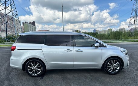 KIA Carnival III, 2018 год, 3 200 000 рублей, 2 фотография