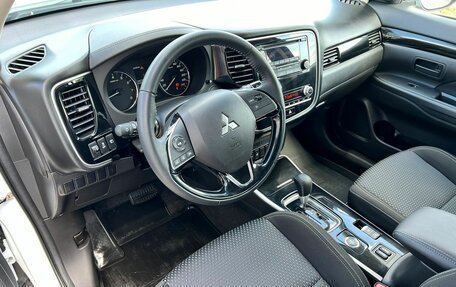 Mitsubishi Outlander III рестайлинг 3, 2022 год, 2 990 000 рублей, 2 фотография