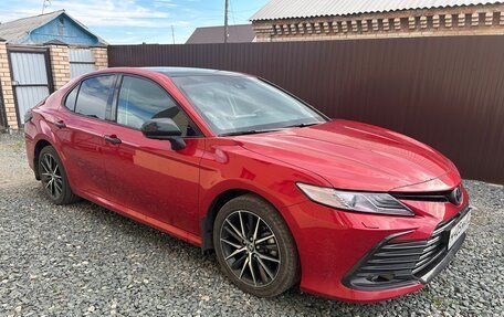 Toyota Camry, 2021 год, 3 960 000 рублей, 2 фотография