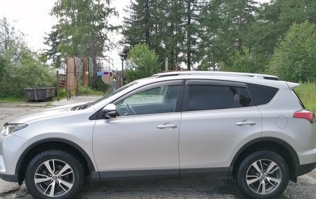 Toyota RAV4, 2017 год, 2 650 000 рублей, 2 фотография