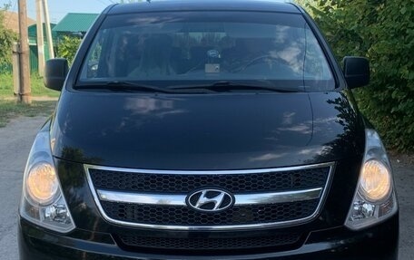 Hyundai H-1 II рестайлинг, 2011 год, 2 100 000 рублей, 3 фотография