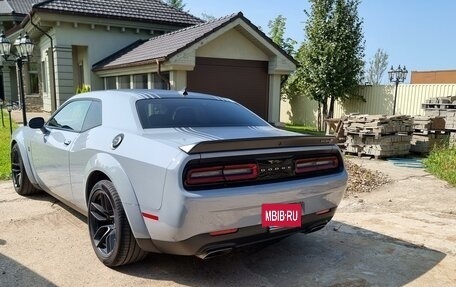 Dodge Challenger III рестайлинг 2, 2022 год, 6 800 000 рублей, 2 фотография