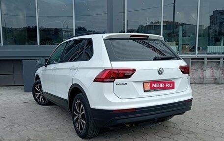 Volkswagen Tiguan II, 2017 год, 1 899 000 рублей, 2 фотография