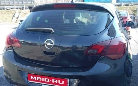 Opel Astra J, 2011 год, 670 000 рублей, 2 фотография