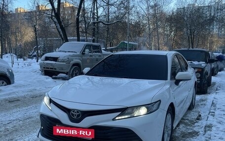 Toyota Camry, 2019 год, 2 000 000 рублей, 3 фотография