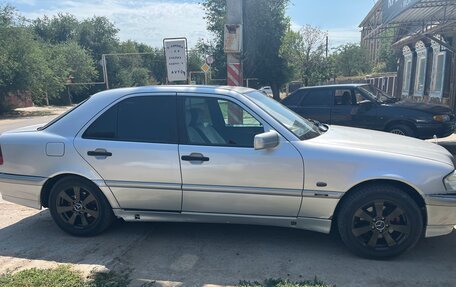 Mercedes-Benz C-Класс, 1997 год, 300 000 рублей, 2 фотография